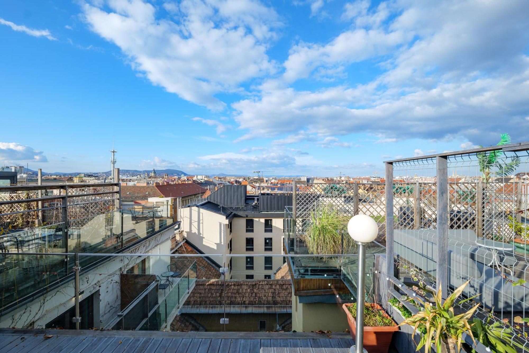 3Bedroom Triplex Rooftop Apartment Budapest Eksteriør billede